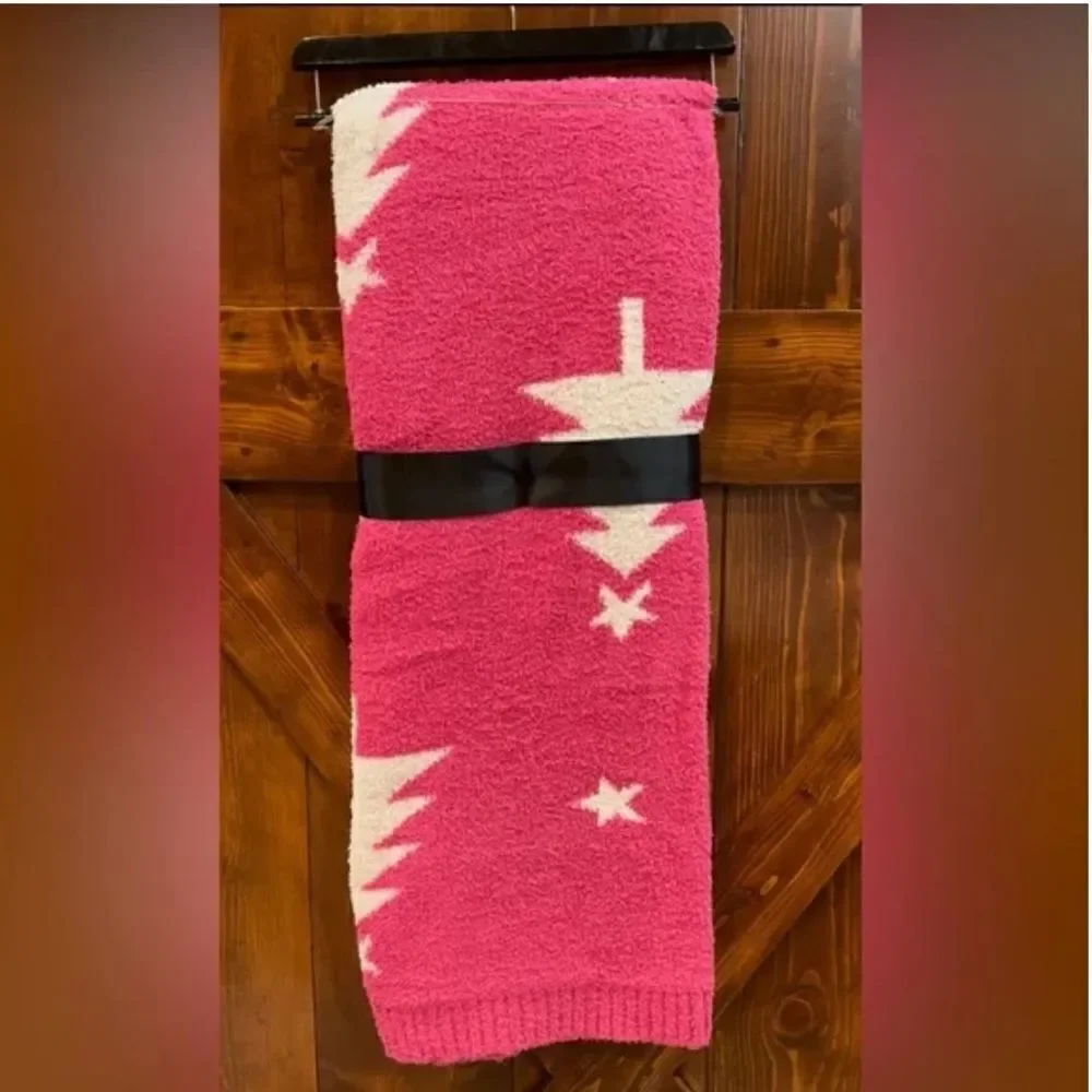 NWT RARE Magashoni Bright Pink White Christmas Tree Throw Blanket HTF Ticktock